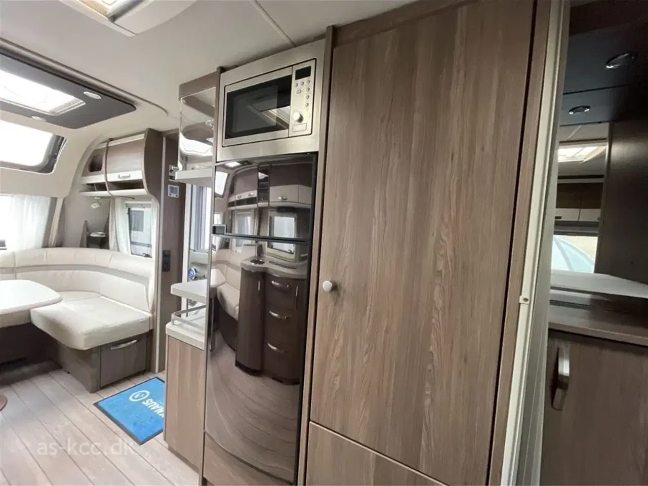 Billede 5 - 2019 - Knaus Südwind Scandinavian Selection 580 UF   Alde Centralvarme, vandbåren gulvvarme,  4 sovepladser, 5 siddepladser, mover, Cykelstativ.