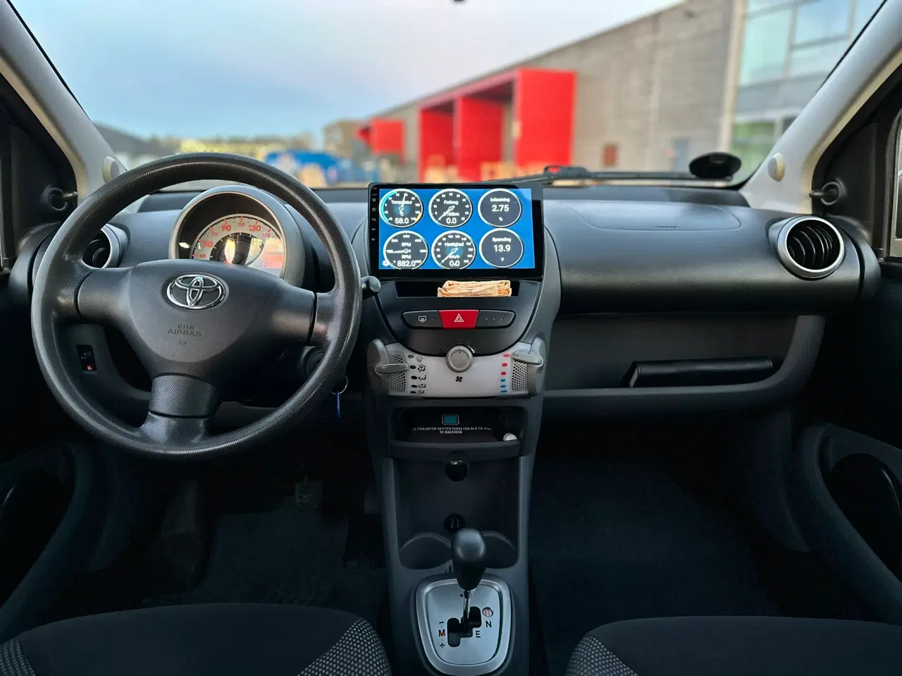 Billede 4 - Toyota Aygo 5-dørs 1.0 HB AUT / automatgear person