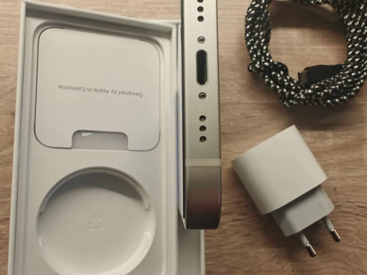 Billede 7 - IPhone 14, 128 GB. Som ny, med tilbehør.