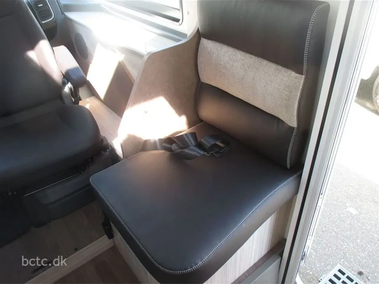 Billede 6 - 2025 - Elnagh Magnum 530   5 SELEPLADSER