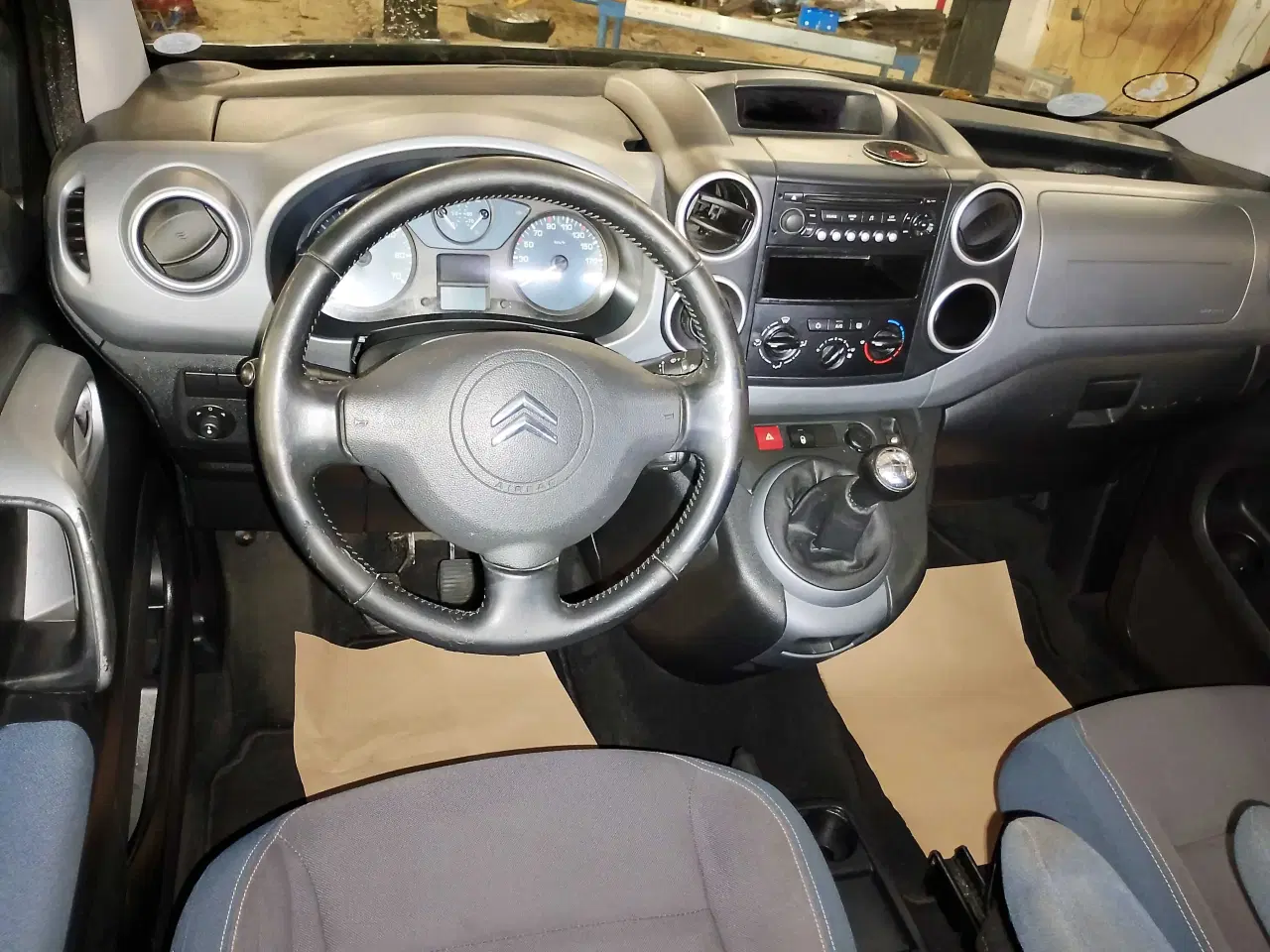 Billede 2 - Rummelig Familiebil