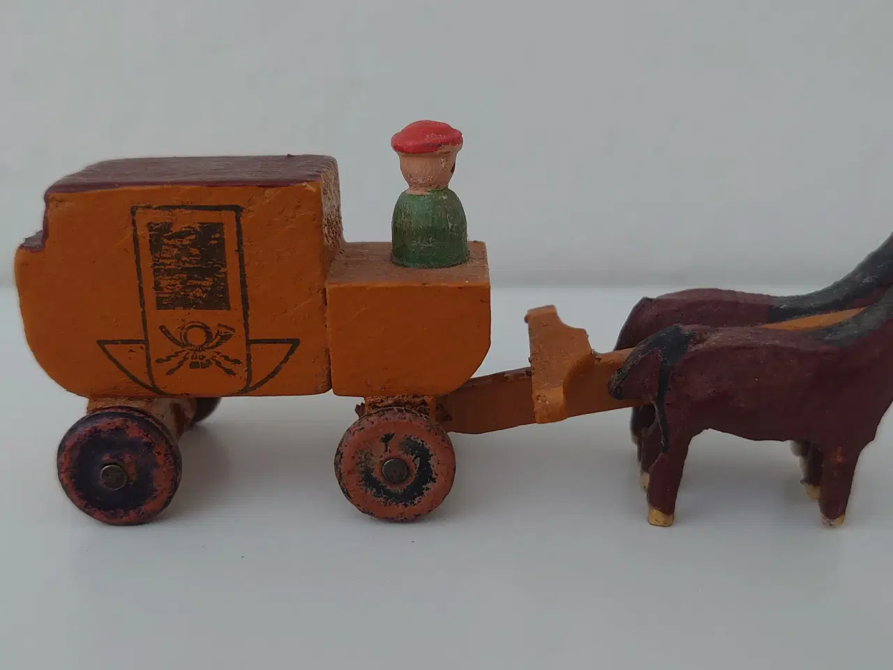 Billede 2 - Erzgebirge: Miniature postvogn med kusk og heste.