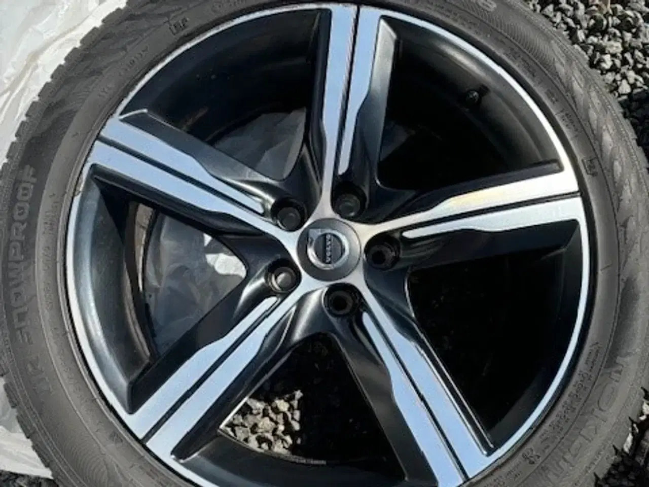 Billede 4 - Original Volvo alufælg med vinterdæk