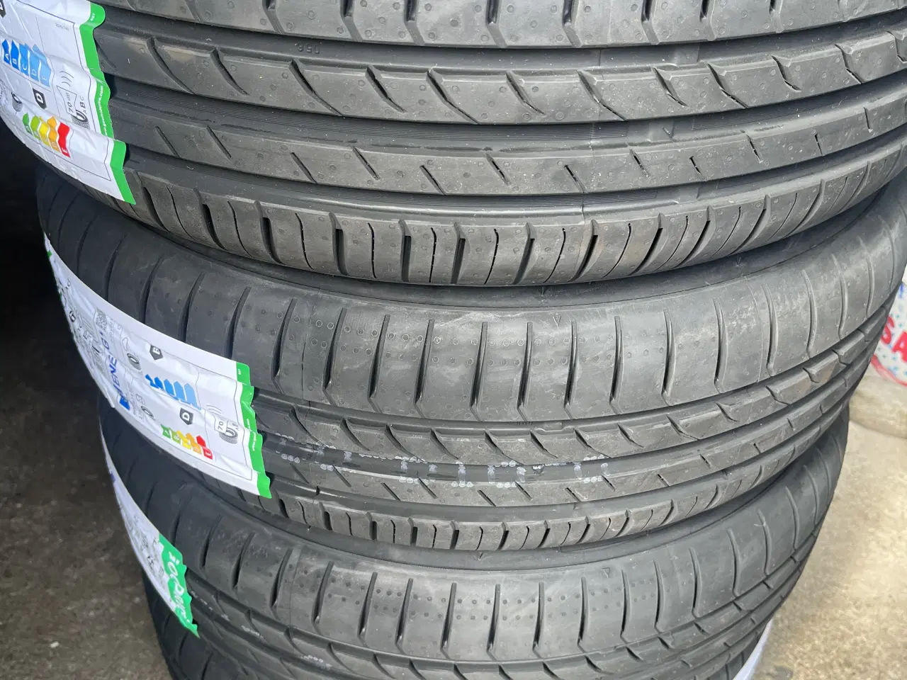 Billede 1 - Nye sommerdæk på brugte fælge. VW Up.