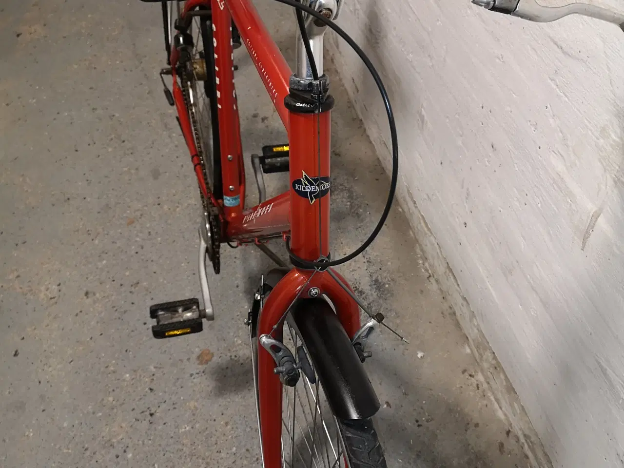 Billede 5 - KILDEMOES rød 28"  57cm ,3 gear , Løs  ,ny dæk bag