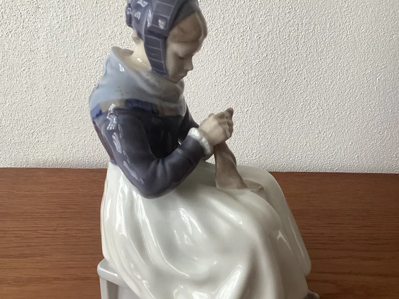 Billede 1 - RoyalCopenhagen Amagerpigen model 1317