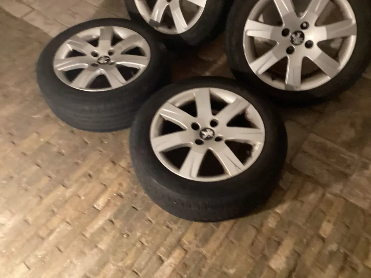 Billede 2 - Originale dæk og fælge til Peugeot sælges