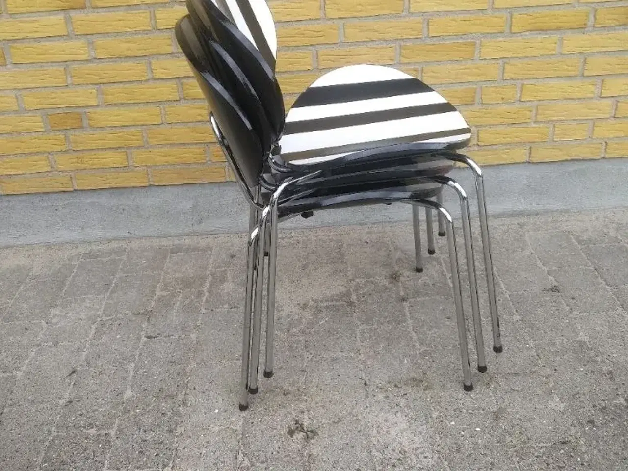 Billede 3 - 3 fine zebrastribede stabelstole