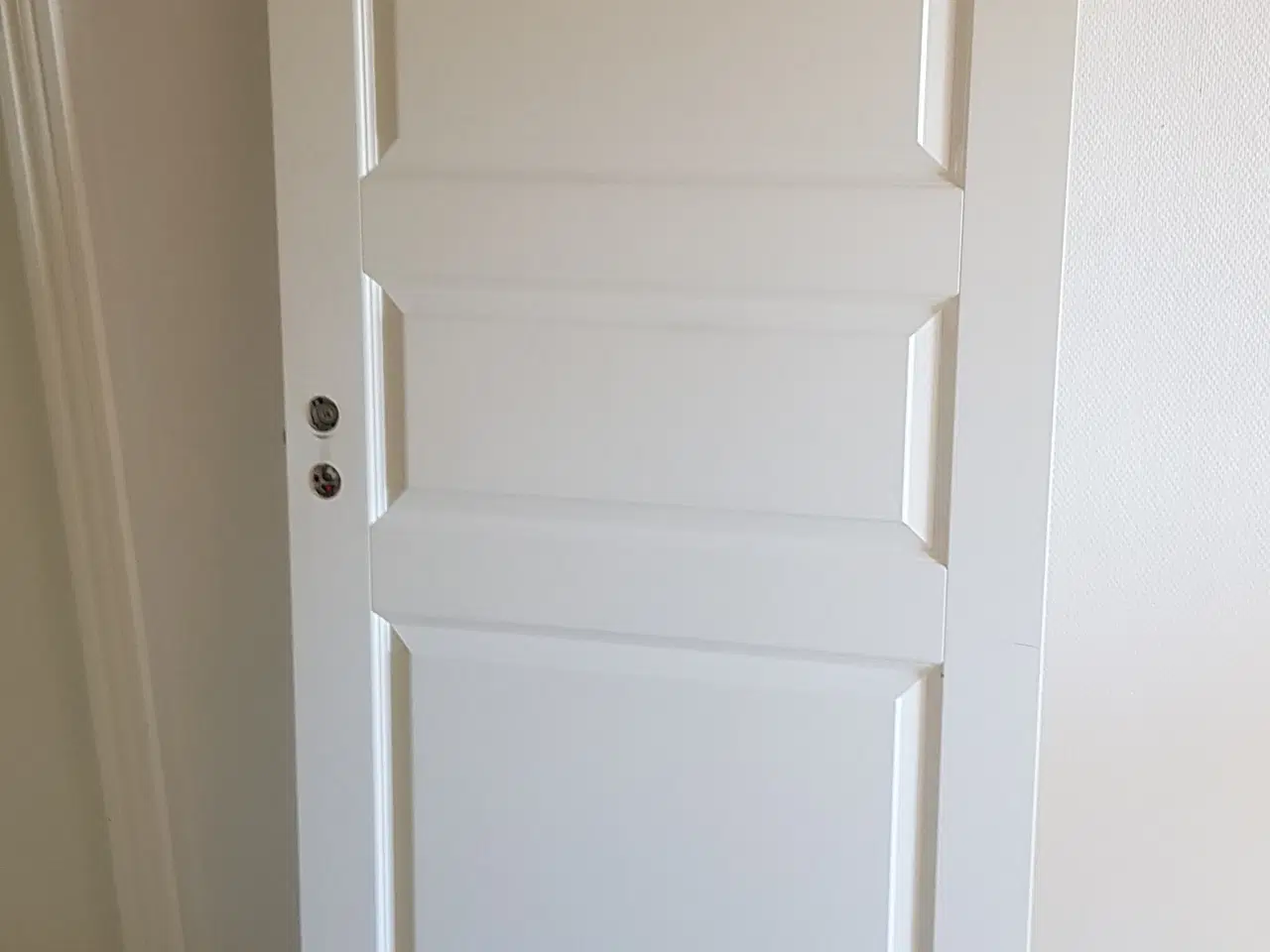 Billede 5 - Massive hvide ind et døre med fyldning døre med f