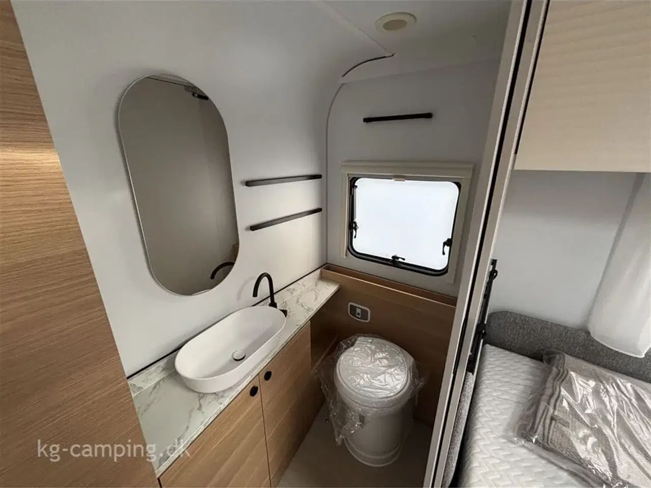 Billede 9 - 2026 - Adria Adora 663 UT Alde Den store nyhed i Adora serien. Enkeltsenge, stort baderum og med Alde centralvarme