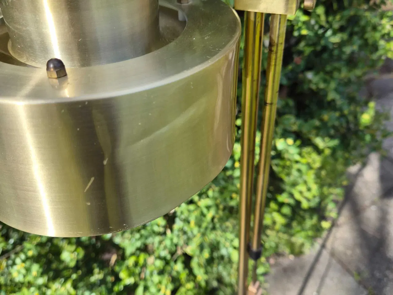 Billede 13 - Elegant og praktisk gulvlampe i messing