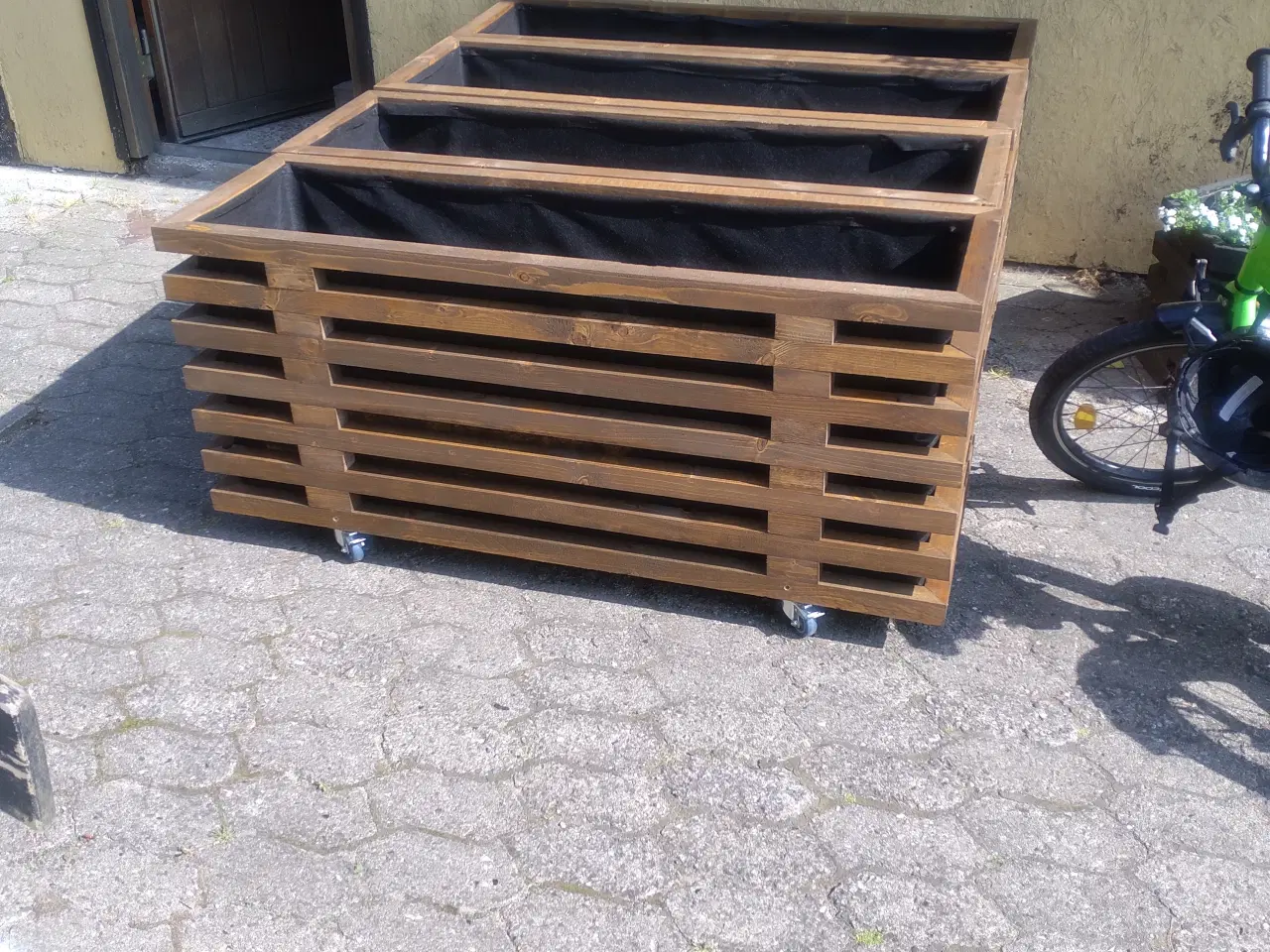 Billede 8 - Højbede på mål.