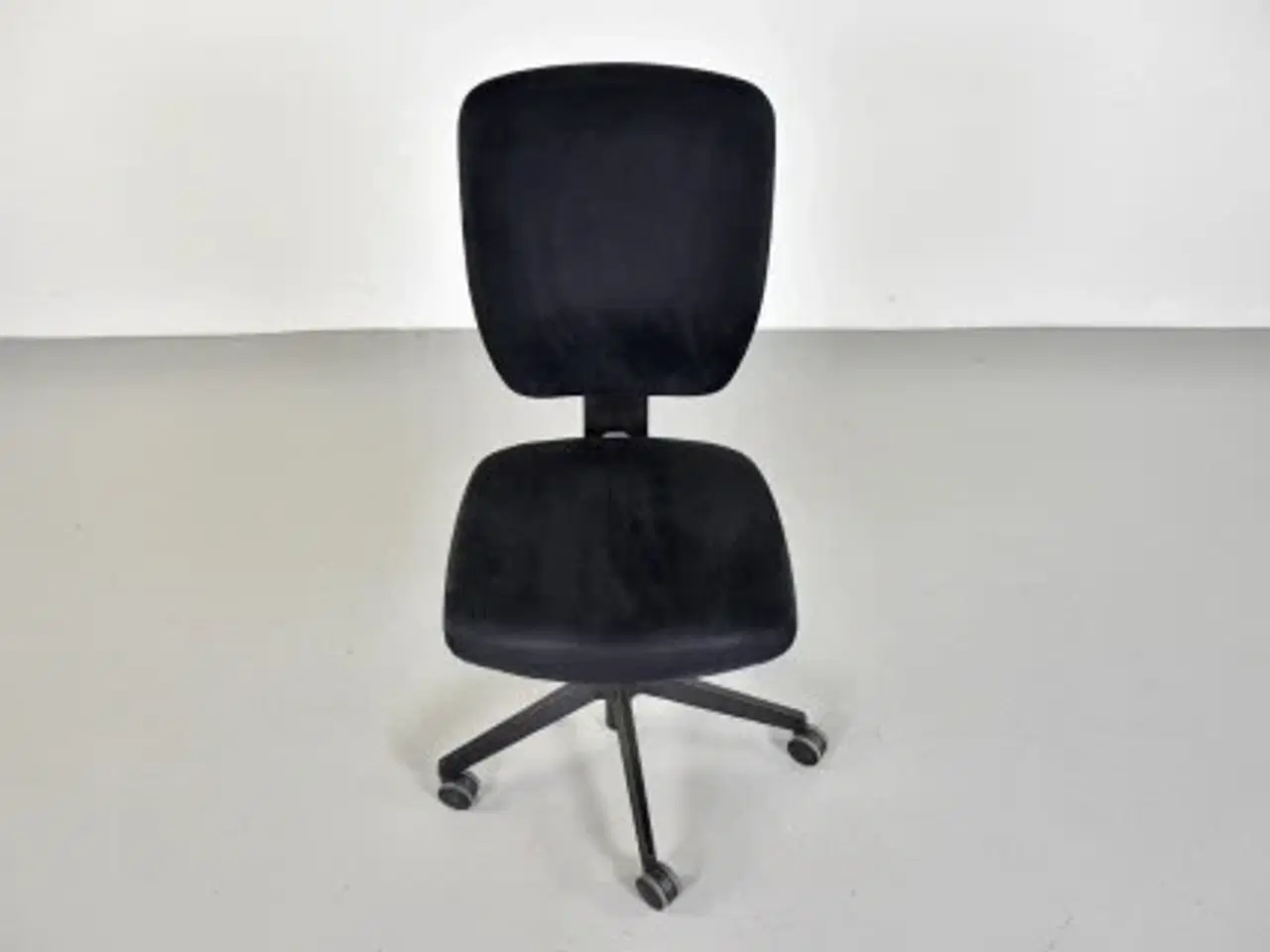 Billede 5 - Duba b8 dash kontorstol med sort alcantara polster og høj ryg