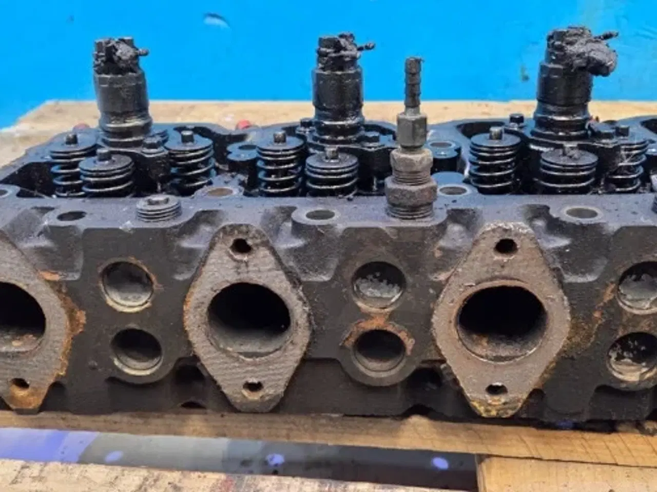 Billede 16 - Case 821E Cylinderhoved 2831279