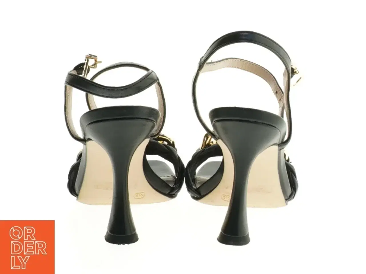 Billede 2 - Sort højhælet sandal med guld kæde detalje fra Catwalk (str. 38 )