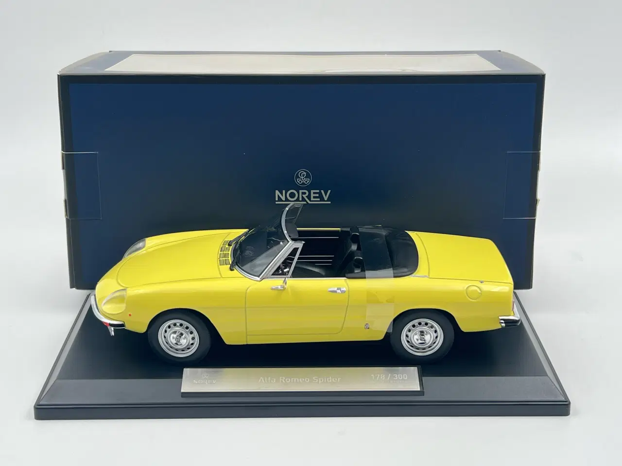 Billede 1 - 1978 Alfa Romeo 2000 Spider 1:18  Limited Edition