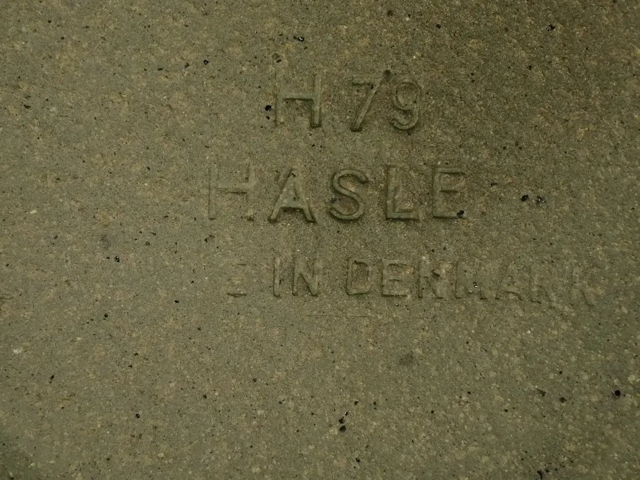 Billede 2 - STORT HASLE KERAMIK FAD, Ø 32 CM, FEJLER INTET