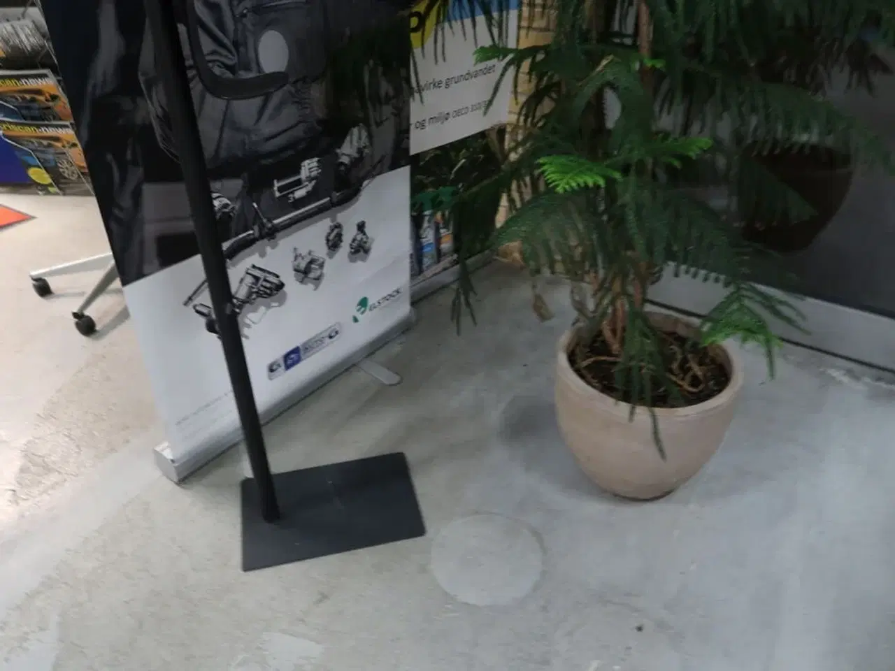 Billede 3 - Plante i krukke, spritdispenser m.m.