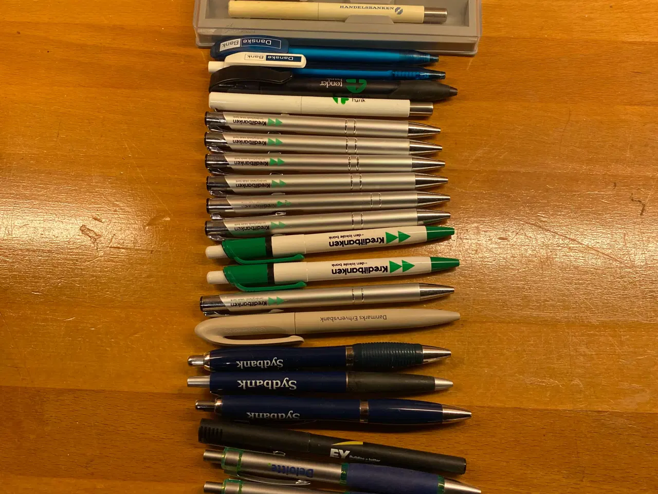 Billede 1 - 28 kuglepenne fra banker revisorer navn, kr. 125,-