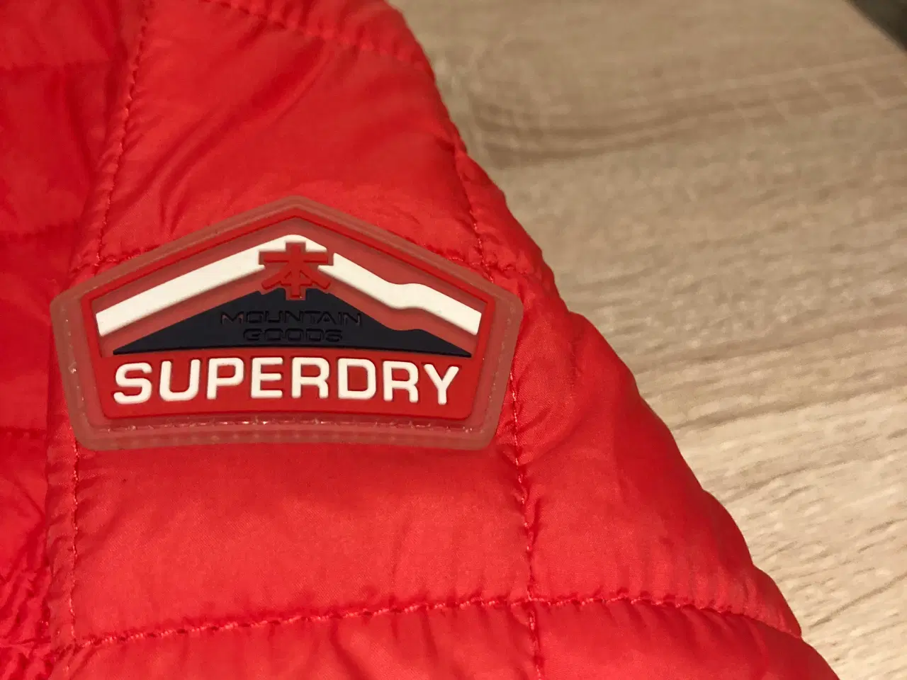 Billede 2 - Superdry jakke Rød