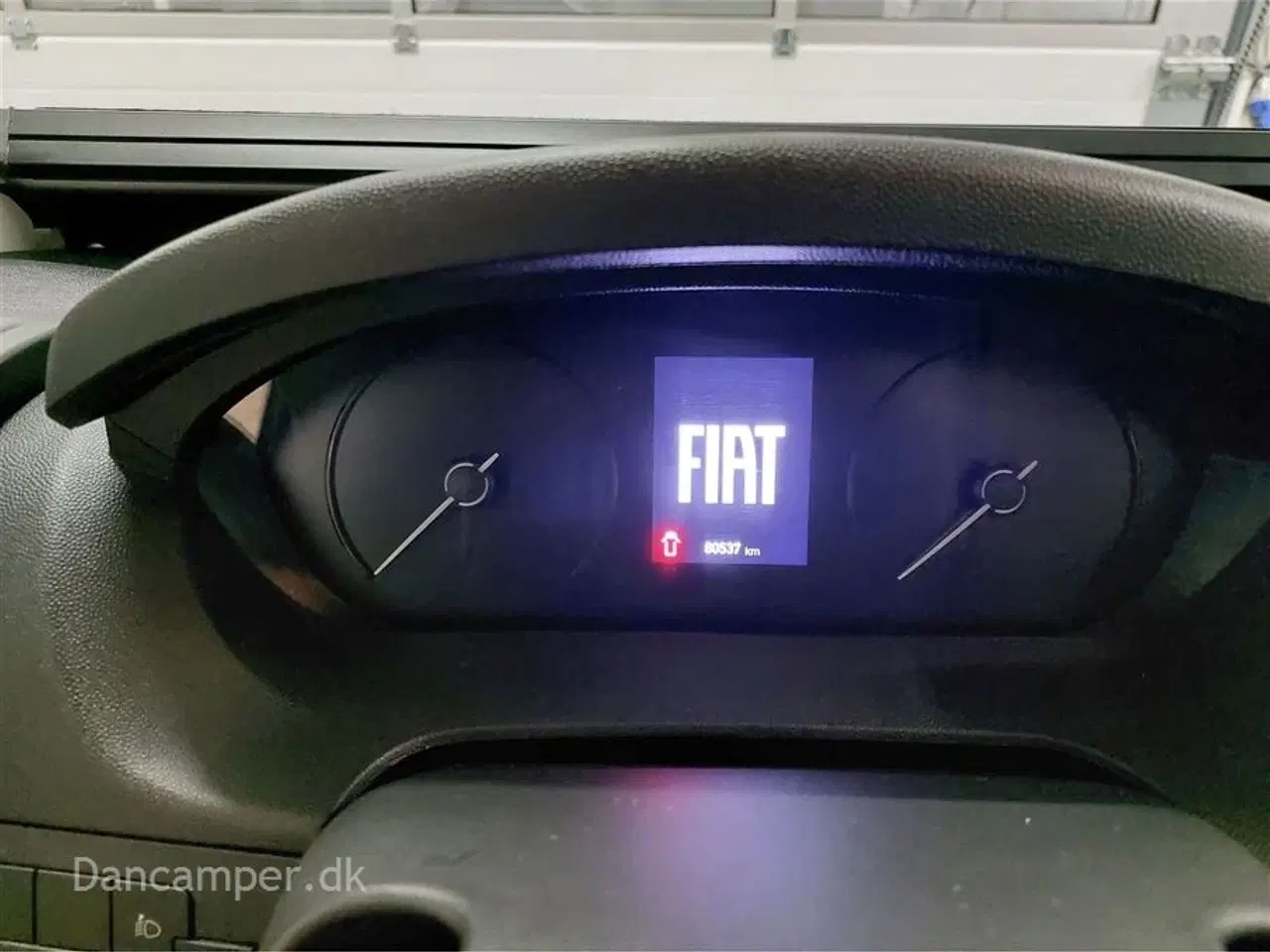 Billede 4 - 2023 - Chausson ROAD LINE V594 VIP MAX   UNDER KLARGØRING! Super spændende, kort van med to dobbeltsenge på tværs i køjesystem. 2,2, L motor , 140 HK, solcelle og markise m.m.