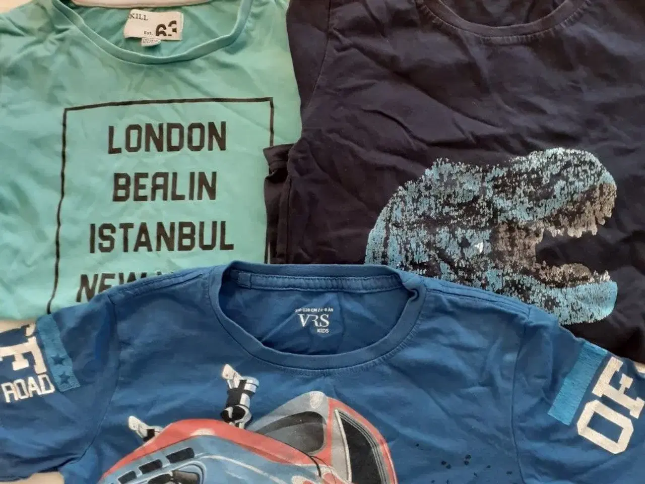 Billede 1 - 3 t-shirts, str. 122, i blålige farver