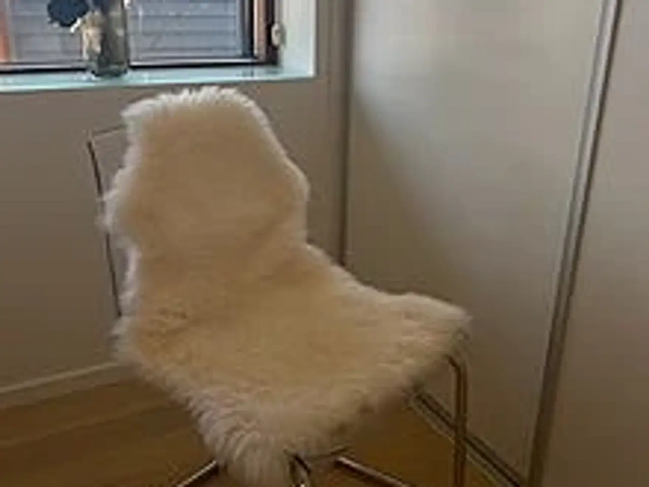 Billede 1 - Stol i transparent plast IKEA