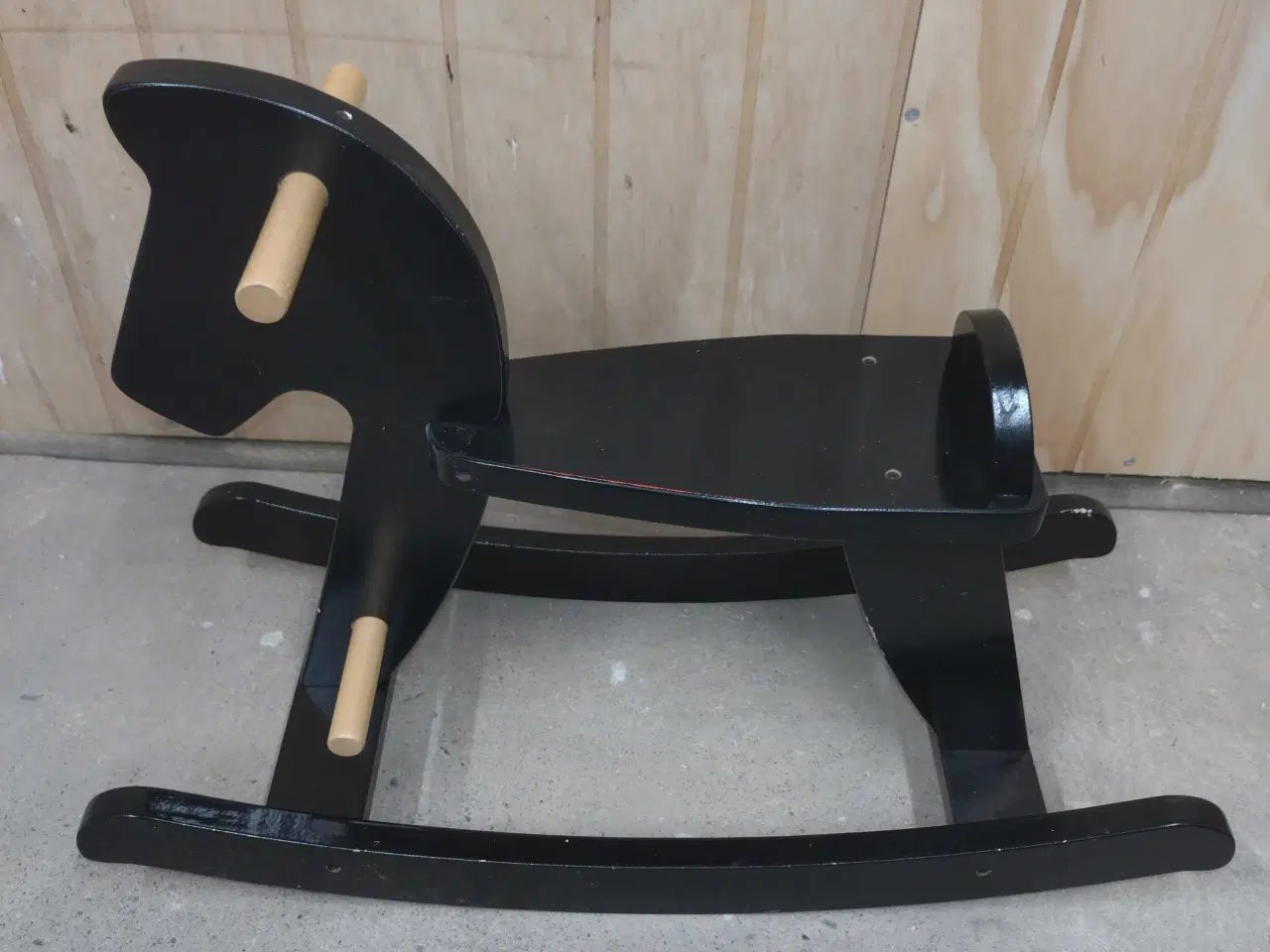 Billede 2 - Sort gyngehest fra Bahne