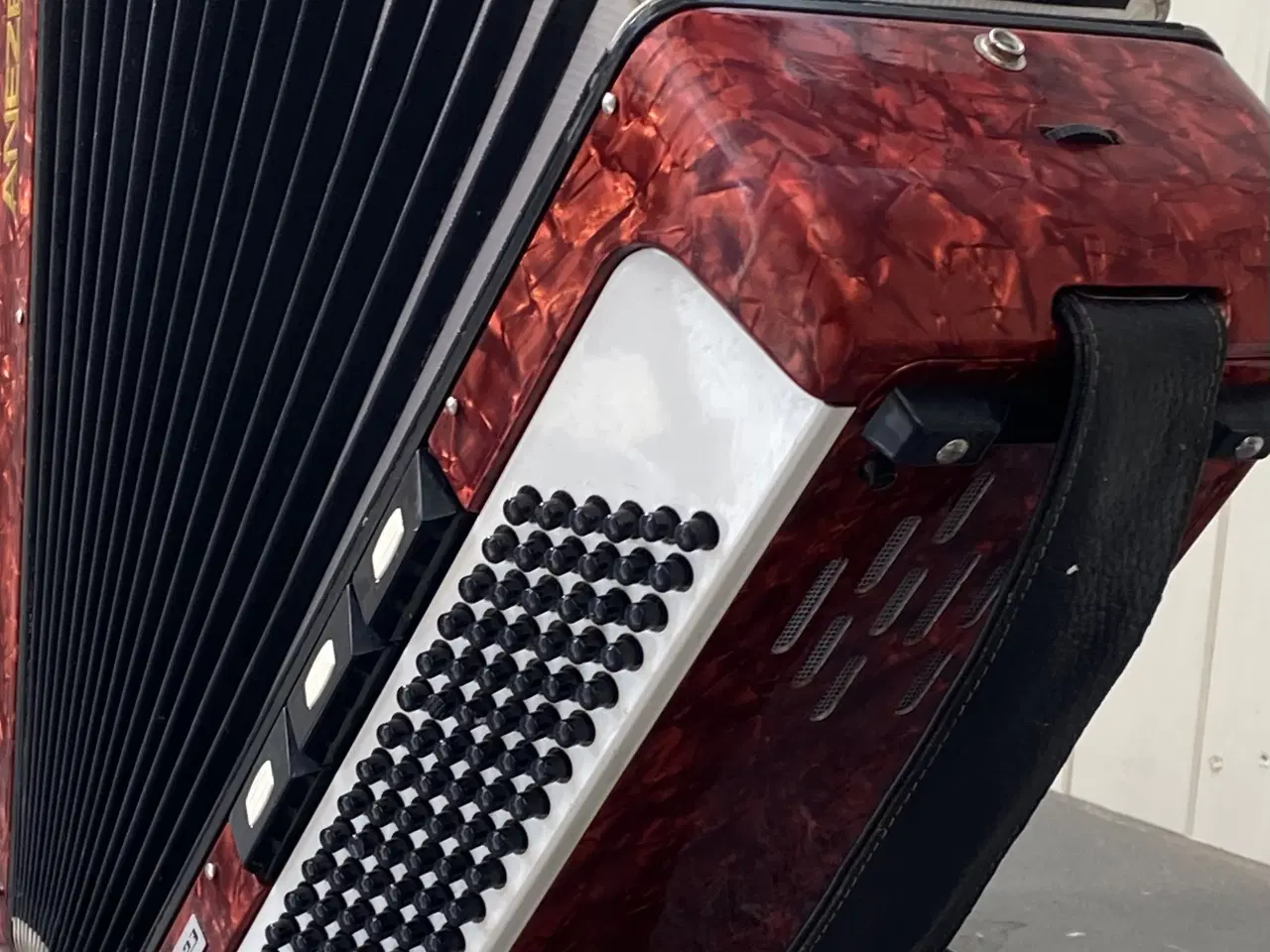 Billede 2 - ANEZETTI harmonika – 37 tangenter – flot blodrød