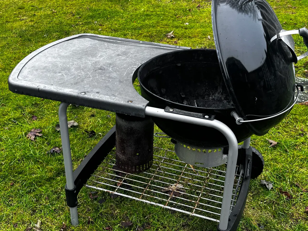 Billede 2 - Weber kulgrill med bord
