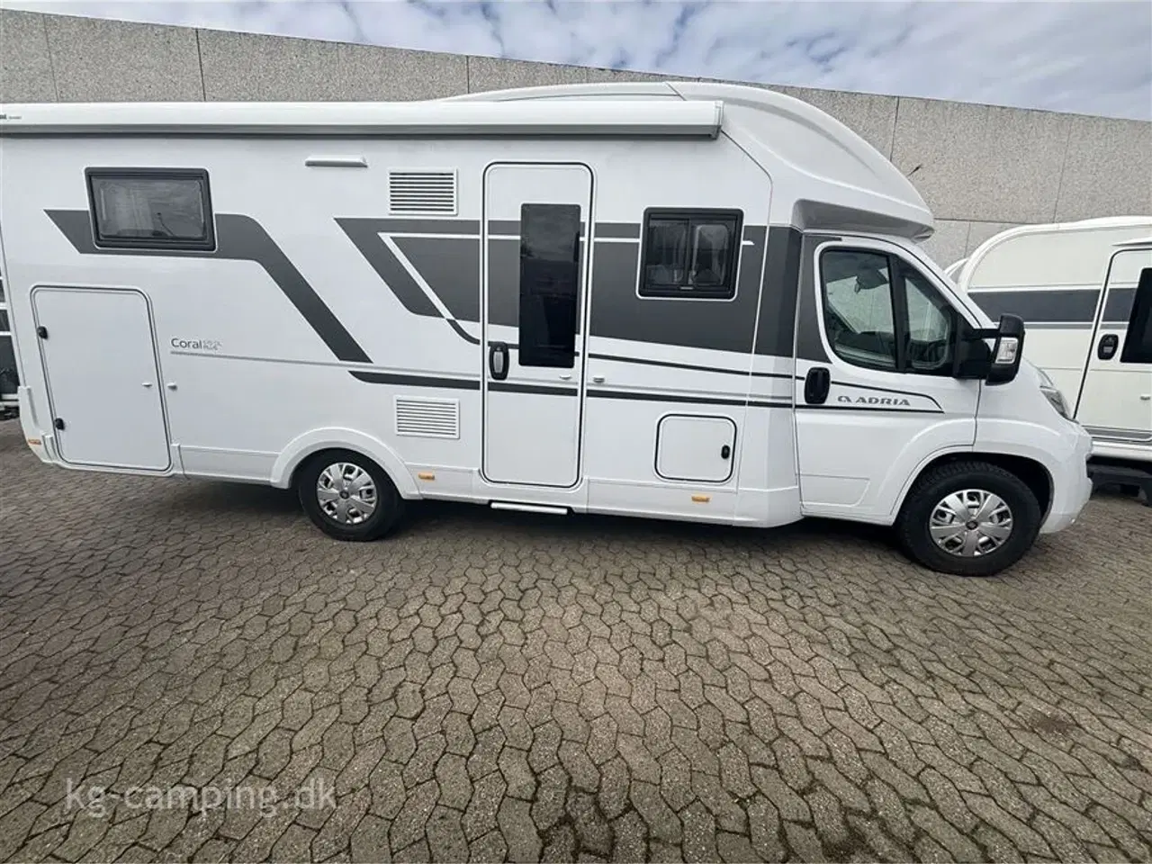 Billede 2 - 2023 - Adria Coral Plus 670 DL   Populær og velholdt autocamper med fint udstyr og aut. Gear.