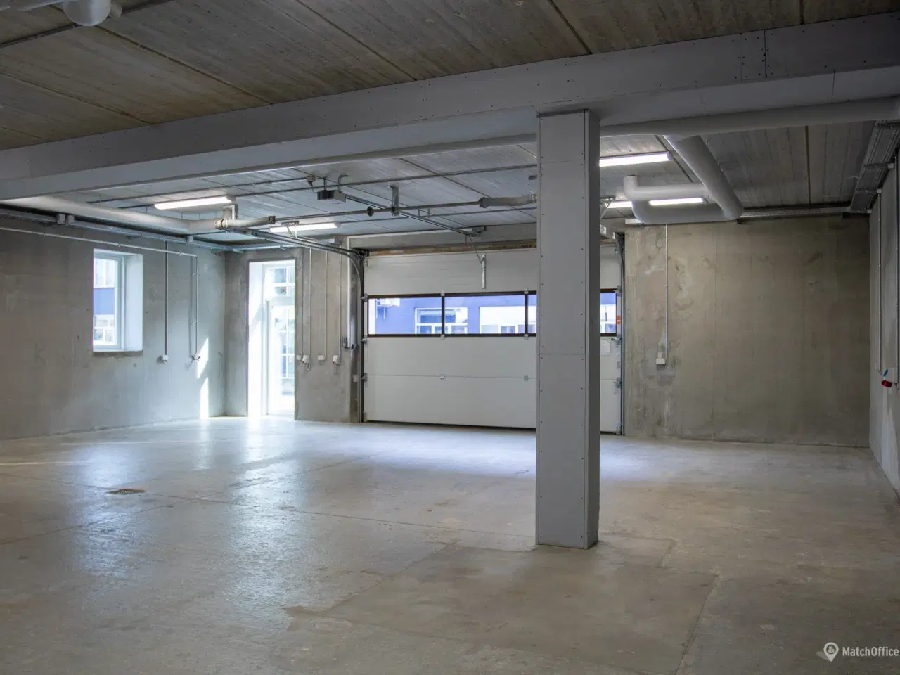 Billede 3 - Lager med egen port, lille kontor, brus og tekøkken