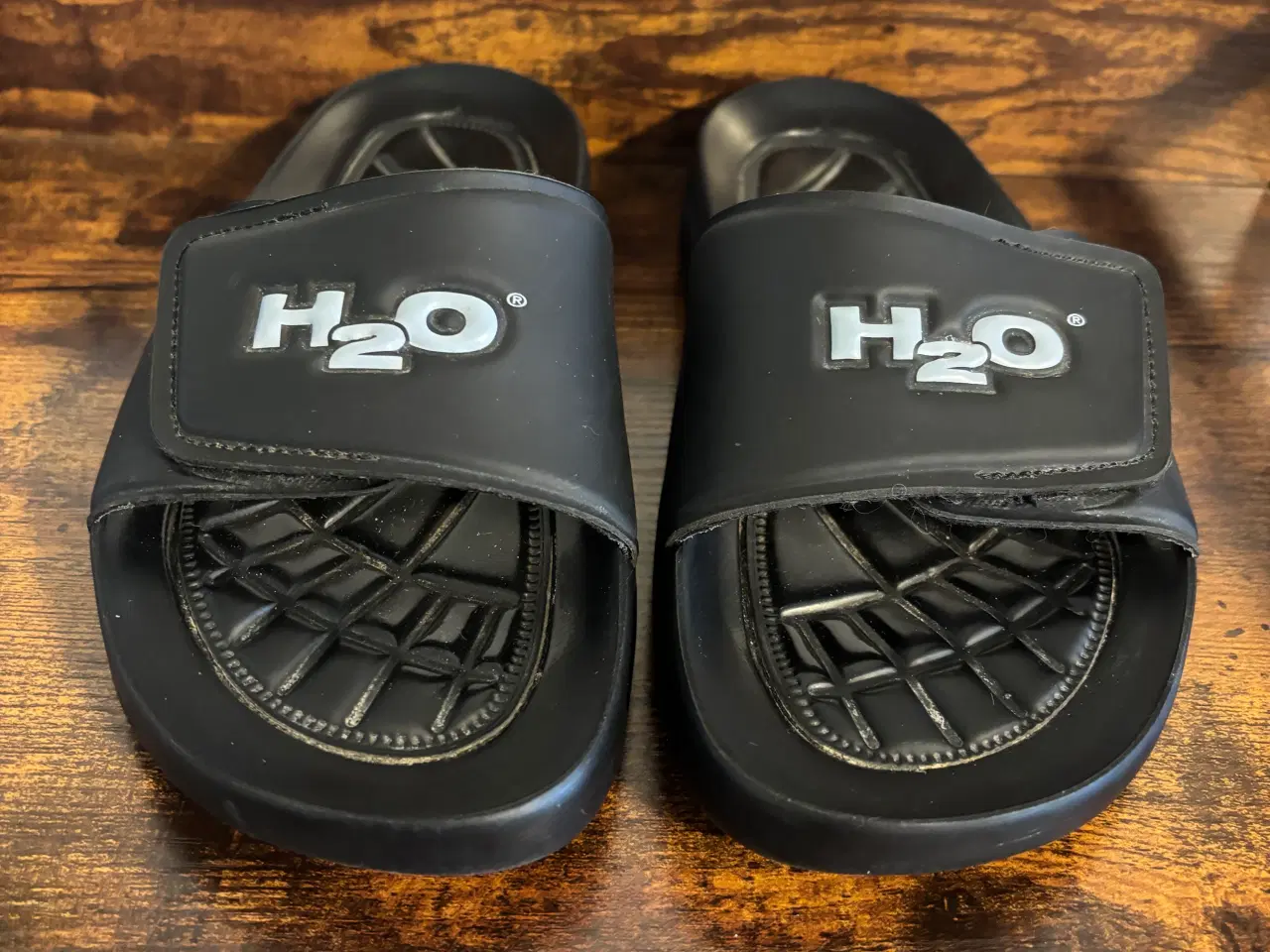 Billede 2 - Klassiske H2O klipklappere i str. 37