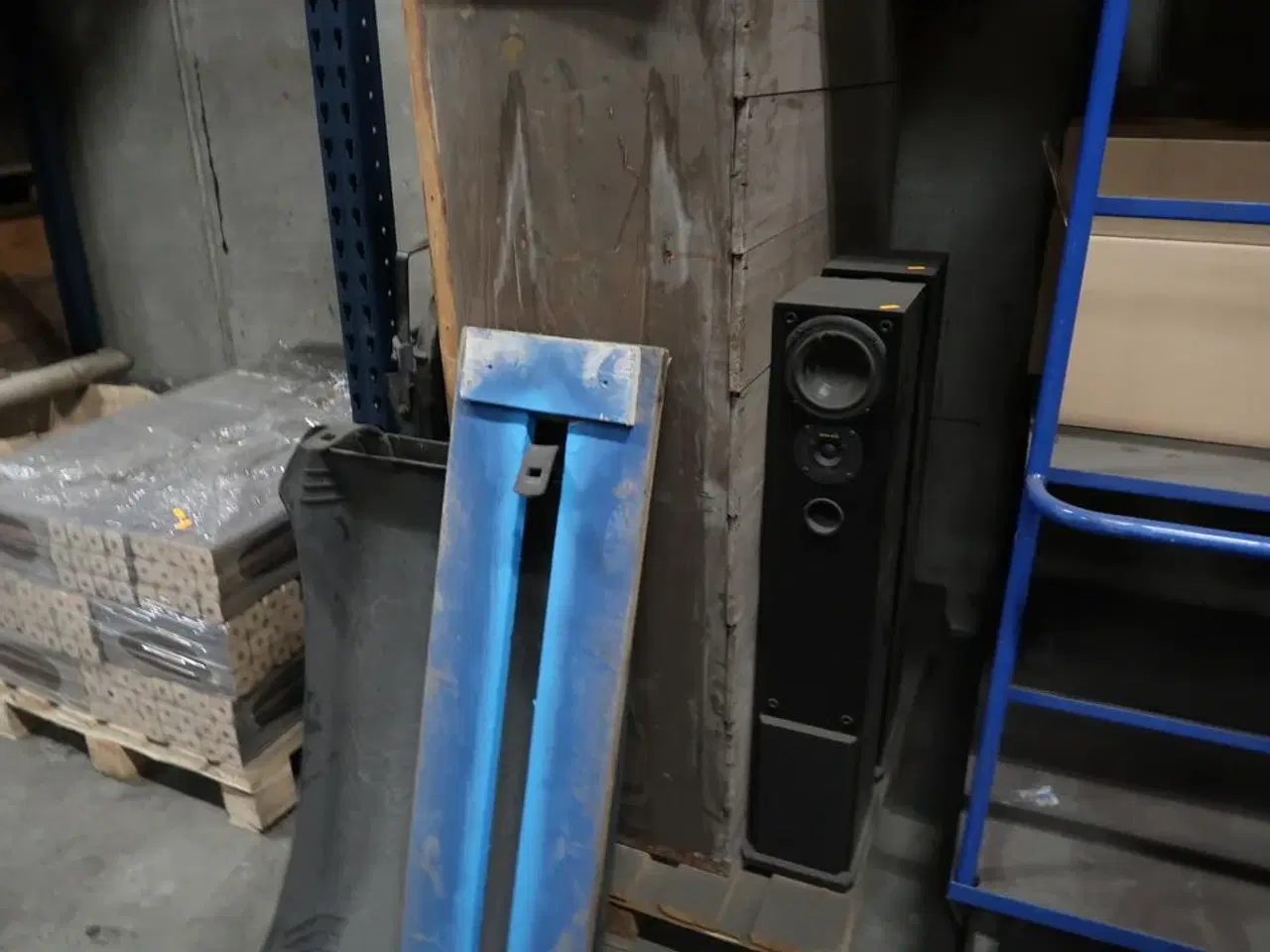 Billede 5 - Palle med højtalere, termokasser m.m.