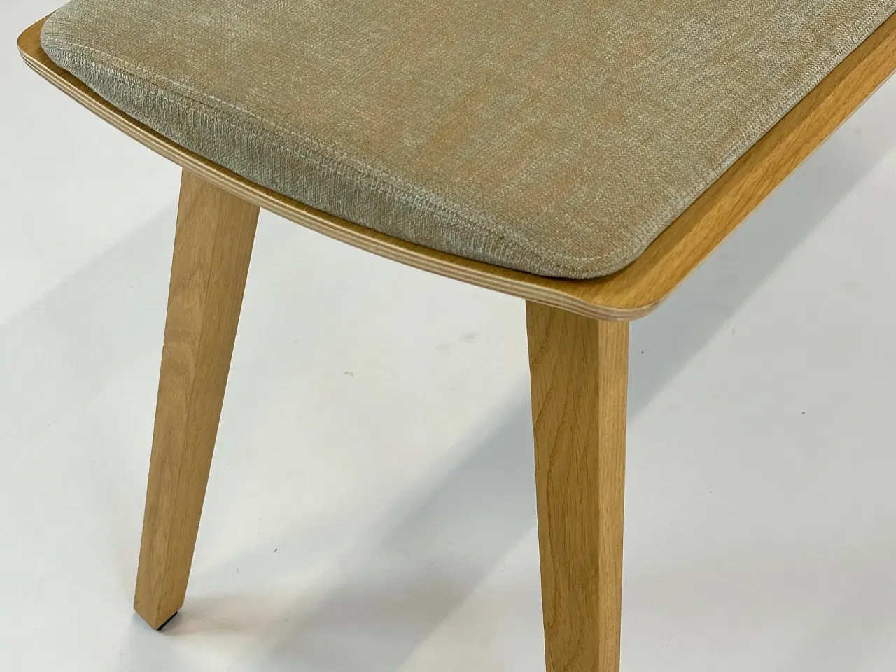 Billede 5 - Elegant Bænk i Egetræ m. Sædepolstring