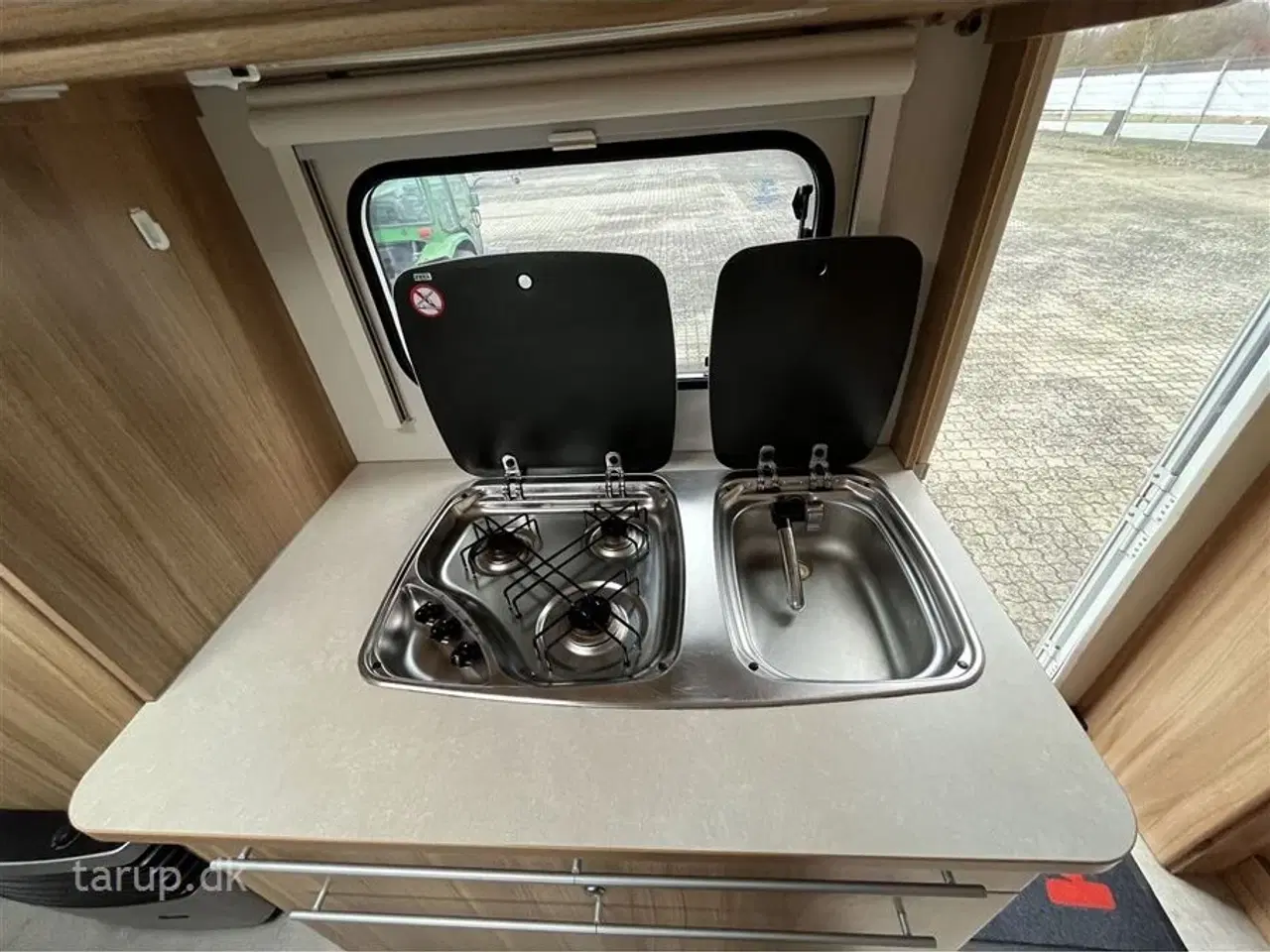 Billede 13 - 2014 - Caravelair Antares Luxe 527 Fortelt: Isabella Commodore Concept, mover, tv-antenne, sidesiddegruppe, kompressor køleskab m/ frostboks, 3 køjer og dobbeltseng