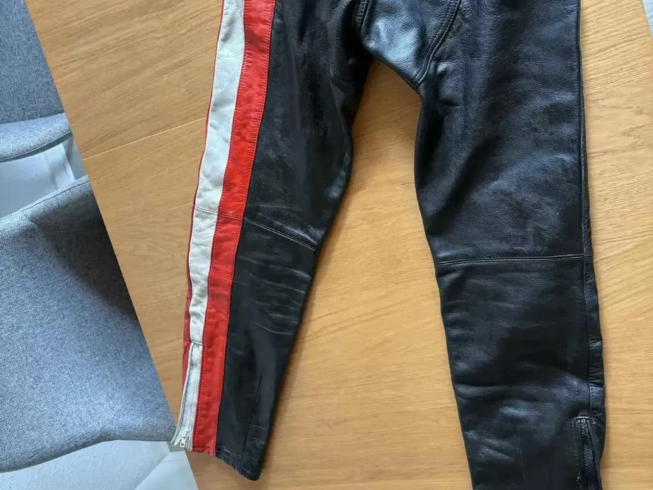 Billede 9 - 2 delt Sundance lædertøj Small