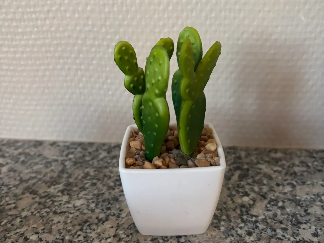 Billede 3 - 4 små plastik planter 