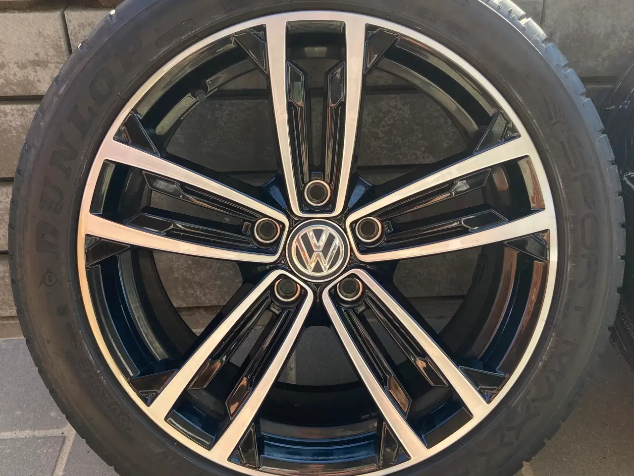 Billede 2 - Originale 17” VW fælge med gode dæk!