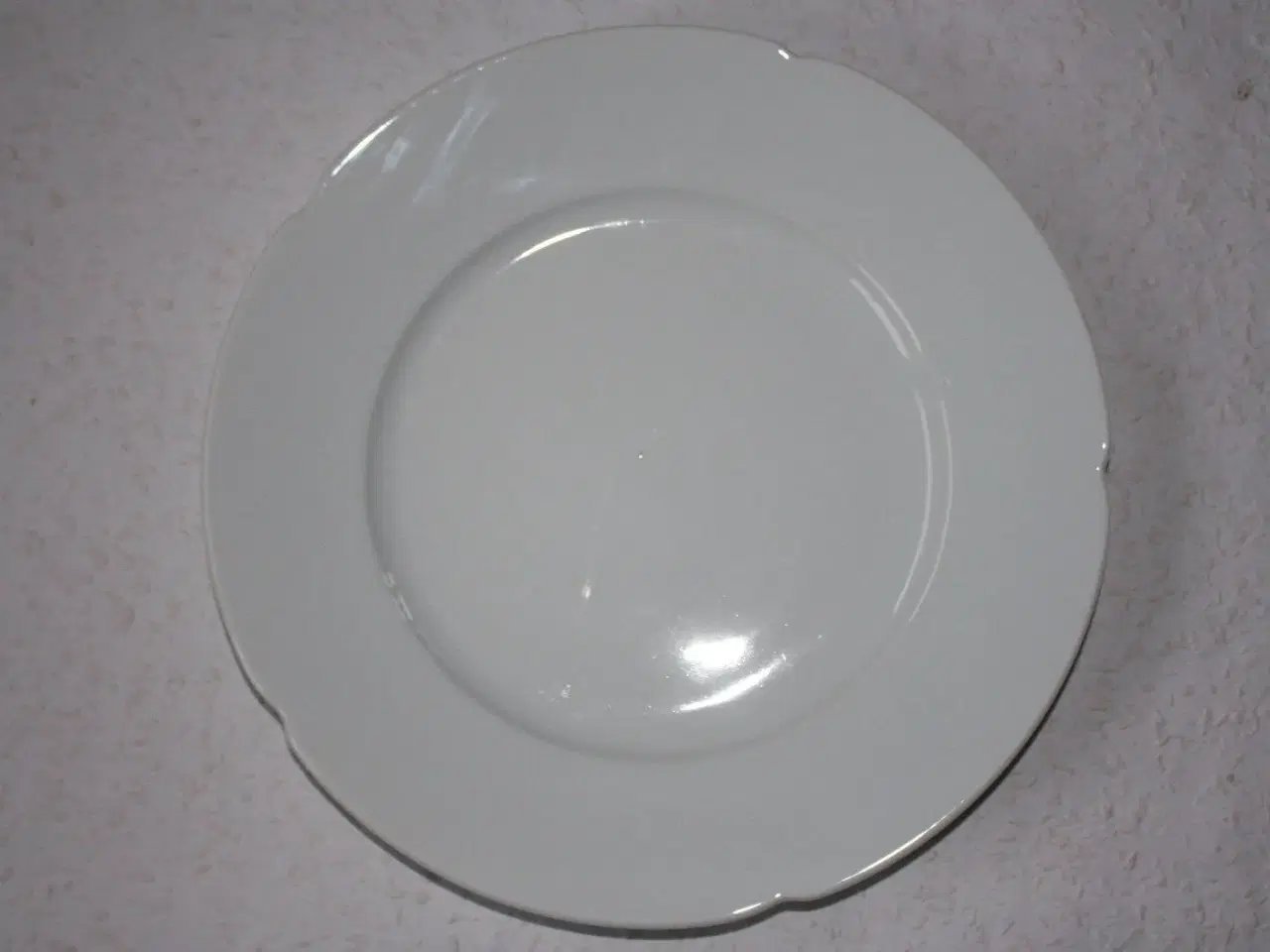 Billede 4 - Hvide tallerkener