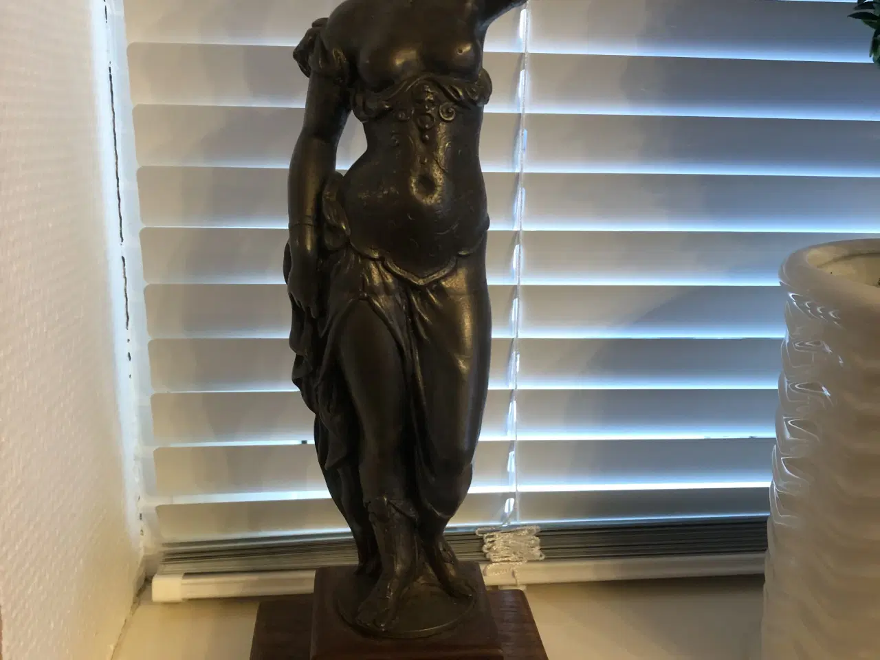 Billede 1 - Dame figur i bronze (oprindeligt lampe)