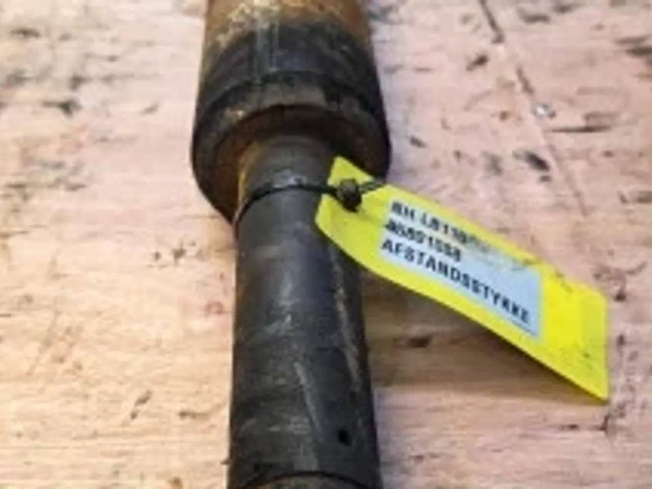 Billede 8 - New Holland LB110 Afstandsstykke 85801088