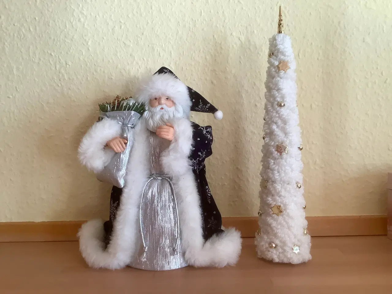 Billede 1 - Julemand med juletræ.