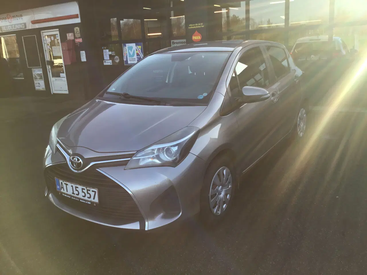 Billede 1 - Toyota yaris 1.3 vvt-i 1.ejer velholht bakkamera