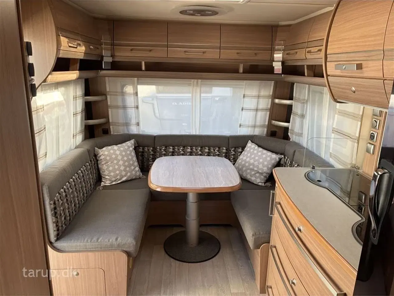 Billede 9 - 2014 - Fendt Bianco 465 SFB Fortelt: Isabella Sun Shine Plus m/ fronter, mover, cykelholder, rundsiddegruppe, tv-antenne, stort 135 l. køleskab, 3 gasblus,