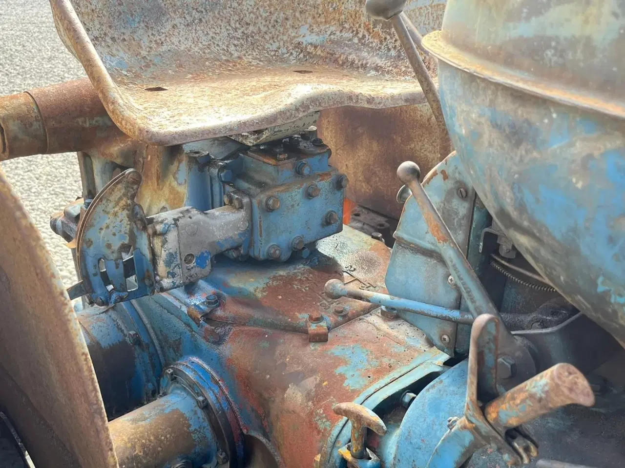 Billede 17 - Fordson Major Motoren mangler, men mange god dele.