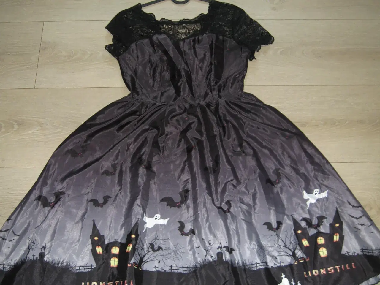 Billede 1 - Halloween kjole str S
