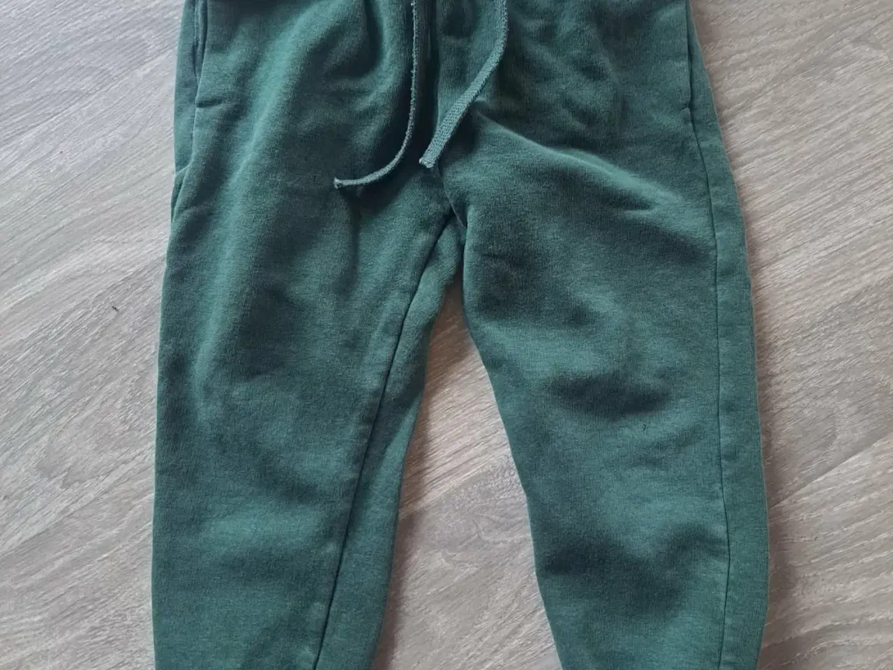 Billede 1 - drenge bukser og trøjer