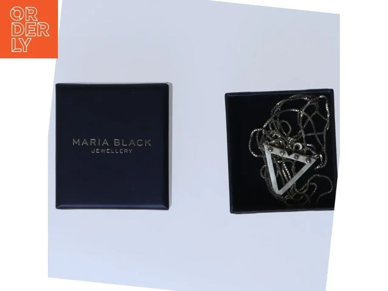 Billede 3 - Maria Black halskæde med trekant vedhæng fra Maria Black (str. 86 cm)