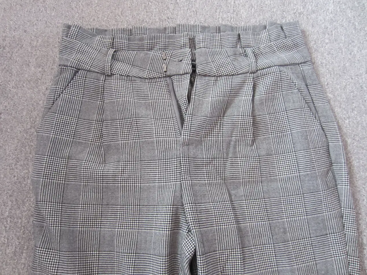 Billede 3 - Flotte bukser i str. M fra Vero Moda